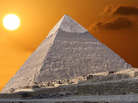 Kefren Pyramid and the sun stock photo. Image of kheops - 6266882