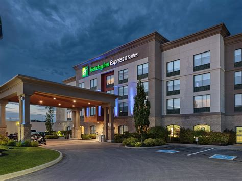 Holiday Inn Express & Suites Belleville - Belleville,