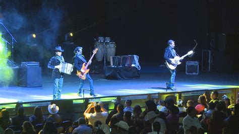 Los Tigres del Norte wows fans at Phoenix concert | 12news.com