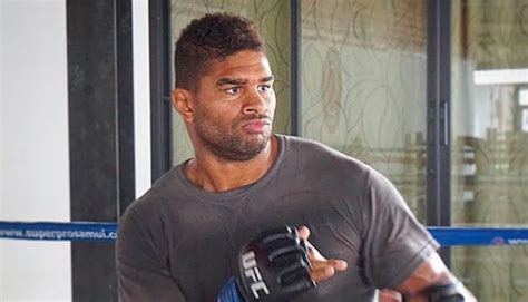 VIDEO | Alistair Overeem shows off his lip stitches following surgery | BJPenn.com