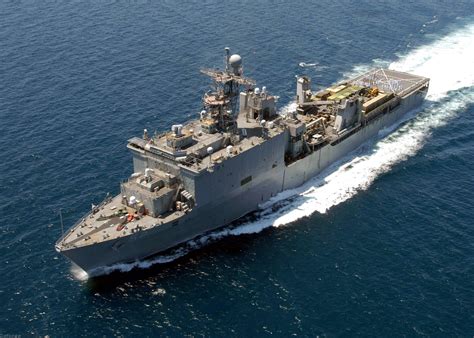 USS Pearl Harbor (LSD 52) Harpers Ferry-class Amphibious Dock Landing Ship | Defence Forum ...