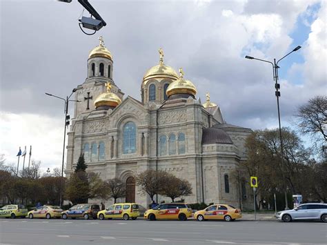 Varna Cathedral | CheckinAway