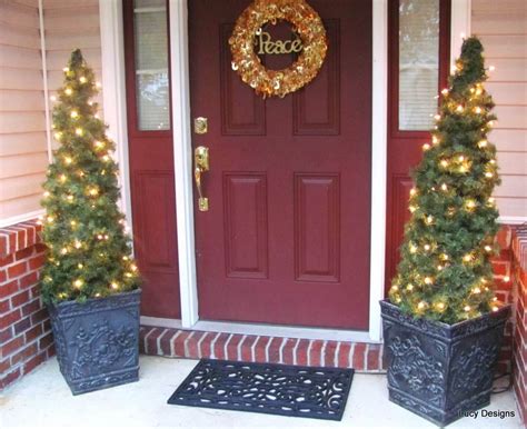 Adorable Ways to Decorate an Outdoor Christmas Tree