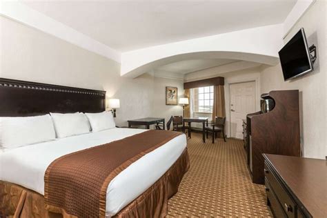 Baymont by Wyndham Galveston Galveston | Bookonline.com