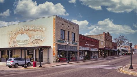 Mount Pleasant, TX rolls out the red carpet (and one million Christmas ...