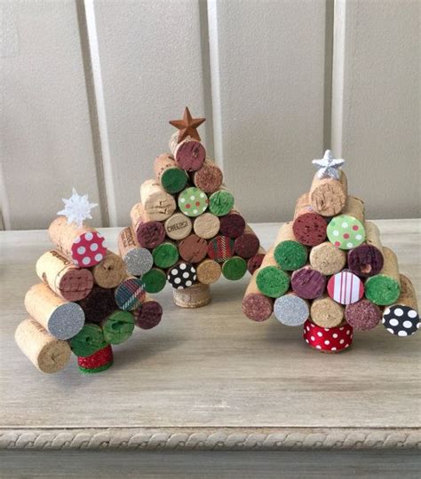 Wine cork christmas trees by Twochicksandnana on Etsy | Trabalhos manuais, Ideias para ...