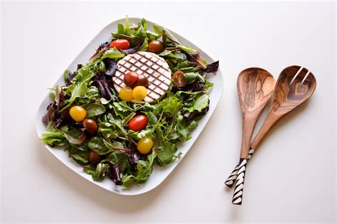 MANOURI CHEESE SALAD WITH BALSAMIC VINAIGRETTE - Odysea