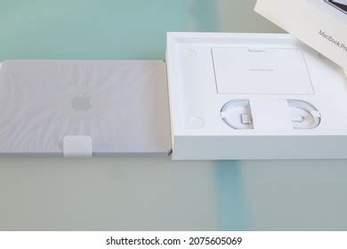 369 Macbook Pro And Box Images, Stock Photos & Vectors | Shutterstock