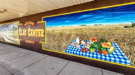 'Farm to Table' mural in Clay Center, KS