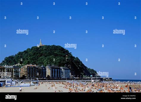 Crowded beach at San Sebastian / Donostia, Spain Stock Photo - Alamy