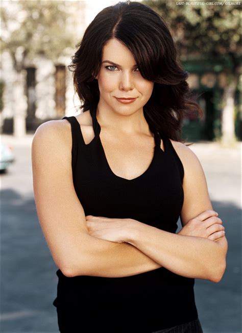 Lauren Graham as Lorelai Gilmore on Gilmore Girls. | Favorite TV ...