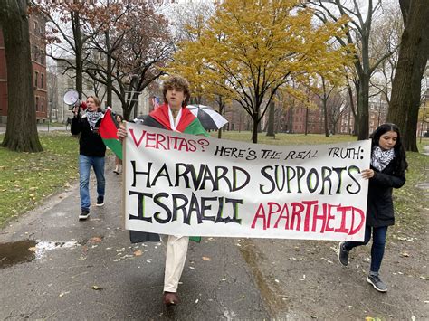 Harvard Students March For Palestinian Lives in Harvard Yard | News ...