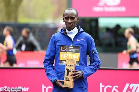 London Marathon men's winner Kelvin Kiptum BREAKS course record ...