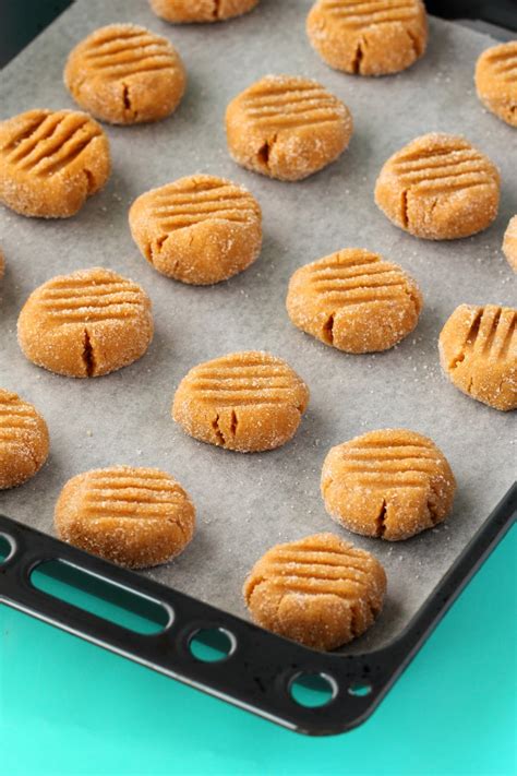 Crunchy Vegan Peanut Butter Cookies - Loving It Vegan