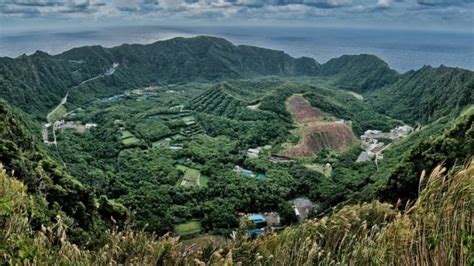 Descubre la isla de Aogashima en Japón y su pueblo en el cráter de un volcán