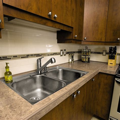 Countertop with aluminum trim and tile insert | schluter.ca