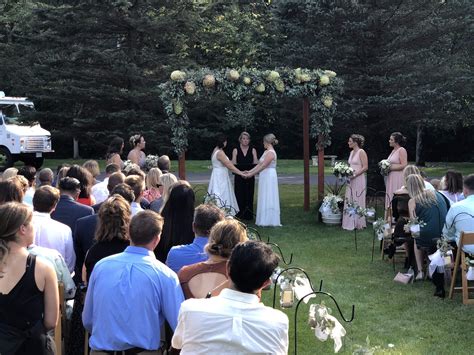 Cottage Grove Backyard Wedding - Felix And Fingers Dueling Pianos