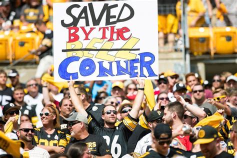 Upbeat News - The Most Brutal Fan Signs Seen Around The NFL