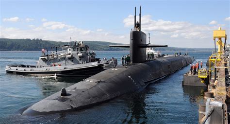 Navy Looking To Extend Ohio SSBNs To Add To Columbia-Class Margin ...