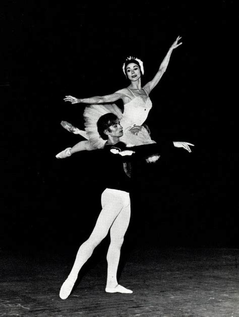 Rudolf Nureyev and Margot Fonteyn in Swan Lake | Nureyev, Margot ...