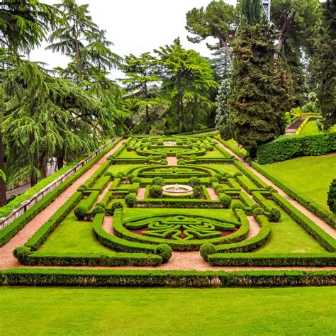 Visit the gardens of the Vatican Museums