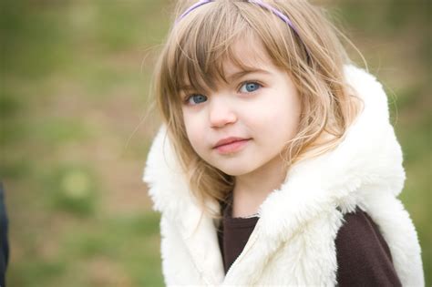 Beautiful Blue Eyes Baby Girl HD Wallpaper | Cute Little Babies