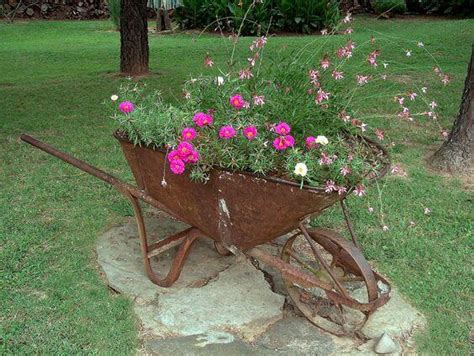 22 Fabulous Wheelbarrow Planter Ideas