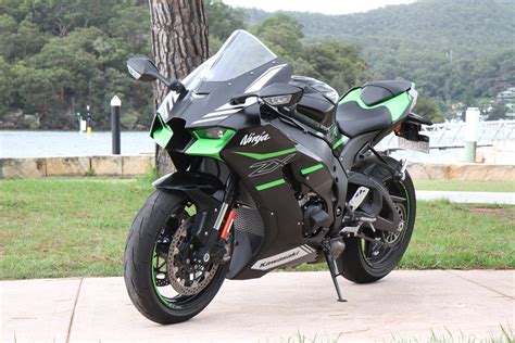 Kawasaki ZX-10R 2021 hơn 600 triệu dự kiến mở bán vào tháng 7 | CHAYXE.VN