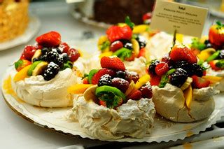 Extraordinary Desserts | Passion Fruit Pavlova | Flickr