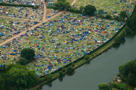 Thousands of tents left behind at Reading Festival that will now go to landfill | Metro News