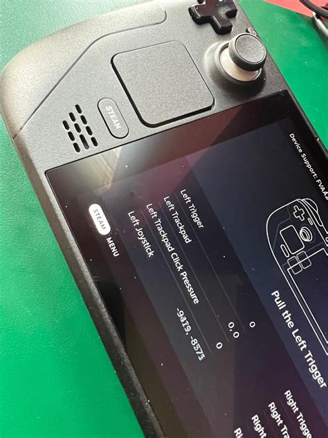 Steam Deck broken out of the box : r/SteamDeck