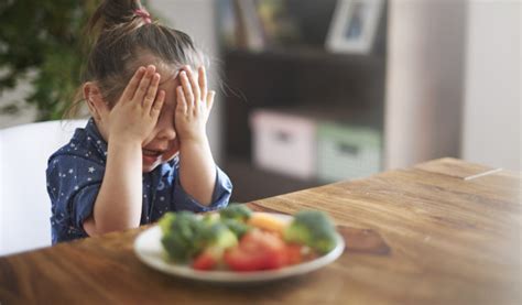 How to Break Your Foster Child’s Bad Eating Habits - embrella Blog