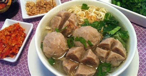 Resep Bakso Sapi Kenyal, Lembut (Memakai Daging Frozen) oleh Fitri Sasmaya - Cookpad