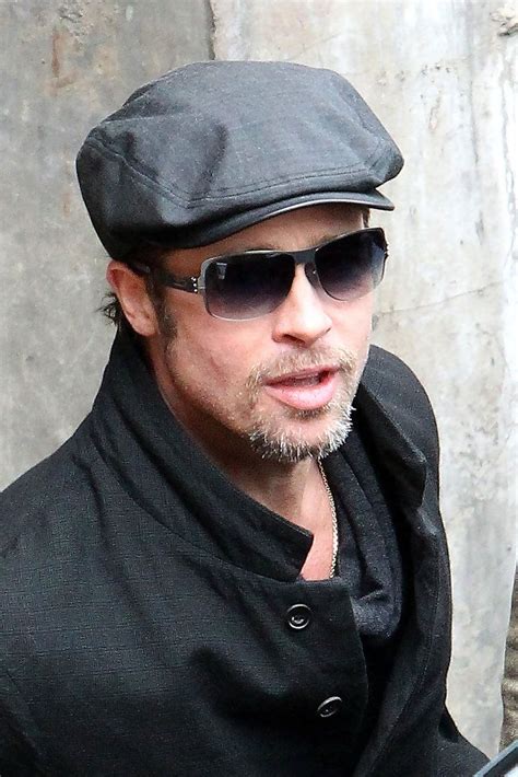 More Pics of Brad Pitt Newsboy Cap | Flat cap men, Newsboy cap men ...