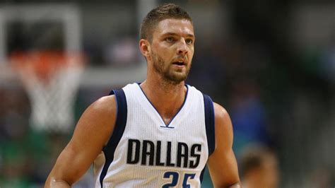 Dallas Mavericks' Chandler Parsons tears meniscus, to undergo season ...