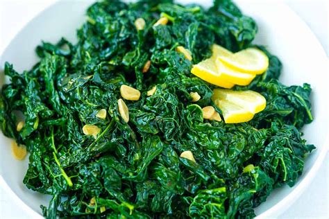 Kale salteado con limón y ajo - Las Recetas de JuJo