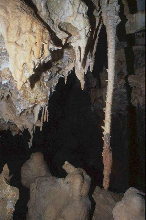 Desert Caves Photo Gallery:Photographs of Caves near Riyadh, Saudi Arabia