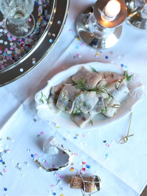 PICKLED HERRING IN WINE SAUCE — CREATING HEALTHY TIMES