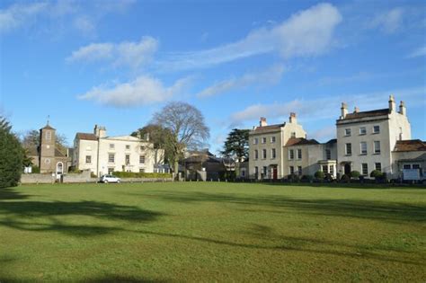 ملف:Frenchay Common, north-east corner.jpg - المعرفة