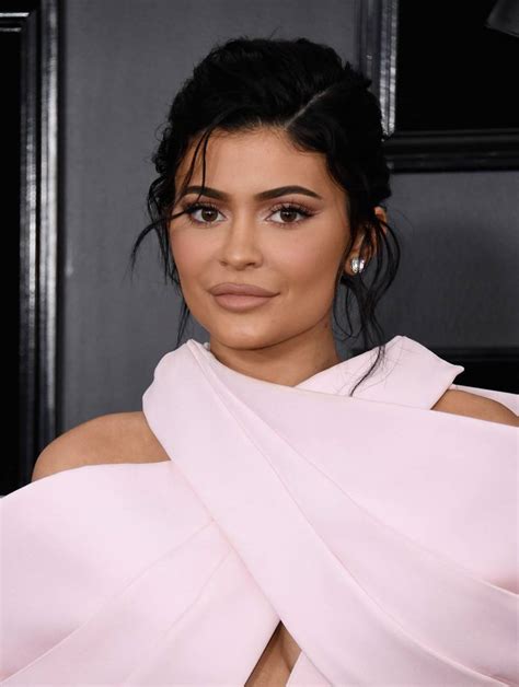 Kylie Jenner Becomes Youngest Self-Made Billionaire At 21 – Vogue Hong Kong