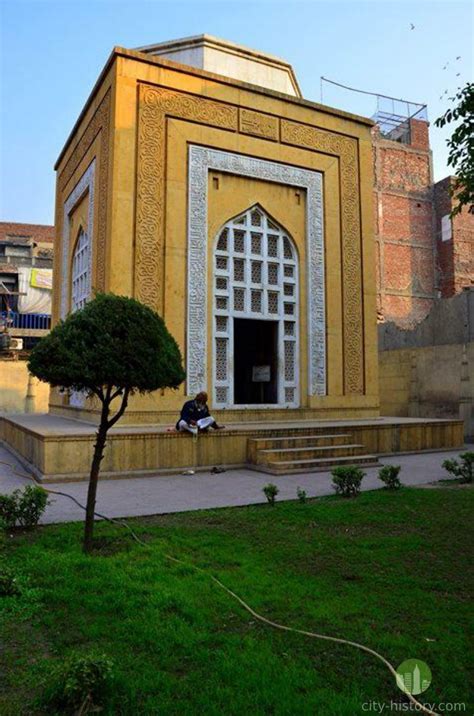 Qutb-Ud-Din Aibak's Tomb - Lahore History