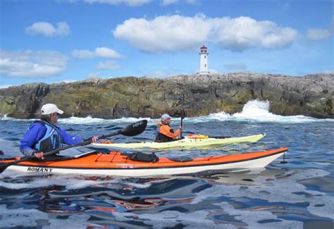 Louisbourg Lighthouse, Nova Scotia Canada at Lighthousefriends.com