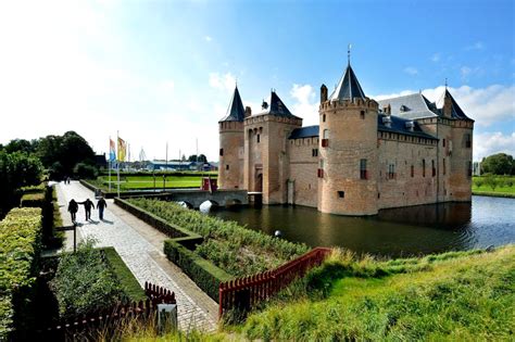 Castle Muiderslot | Series 'Impressive castles and palaces located on water' | OrangeSmile.com