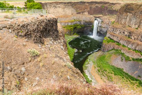 Palouse Falls in Palouse Falls State Park. Stock Photo | Adobe Stock