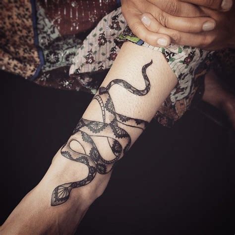 Cute snake tattoo on foot Diy Tattoo, Tattoo Fonts, Wrist Tattoo, Tattoo Ideas, Foot Tattoos ...