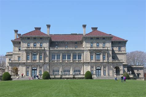 New England Tour Guides: Newport Mansions