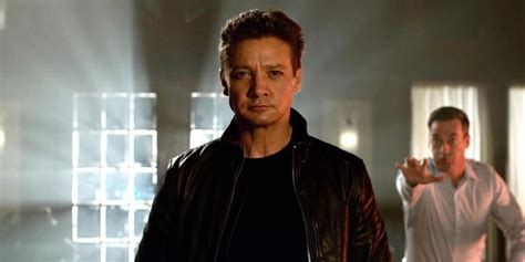 Jeremy Renner Jokes About CGI Arms in Tag | Screen Rant