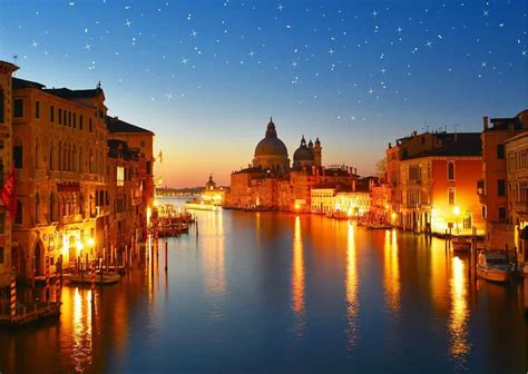 Venice at Night – 17 Things to Do in La Serenissima - Mom In Italy