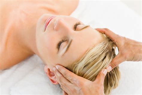 How to Give a Scalp Massage | Alternative Resources Directory