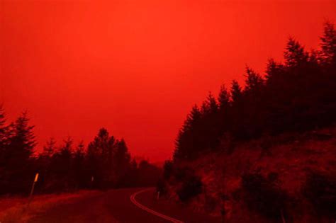 Oregon Wildfires Has Made The Sky Completely Red & It Looks Like The Apocalypse Is Here